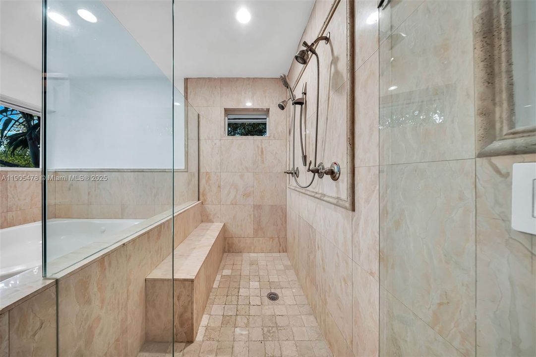 En Renta: $8,000 (4 camas, 2 baños, 2612 Pies cuadrados)