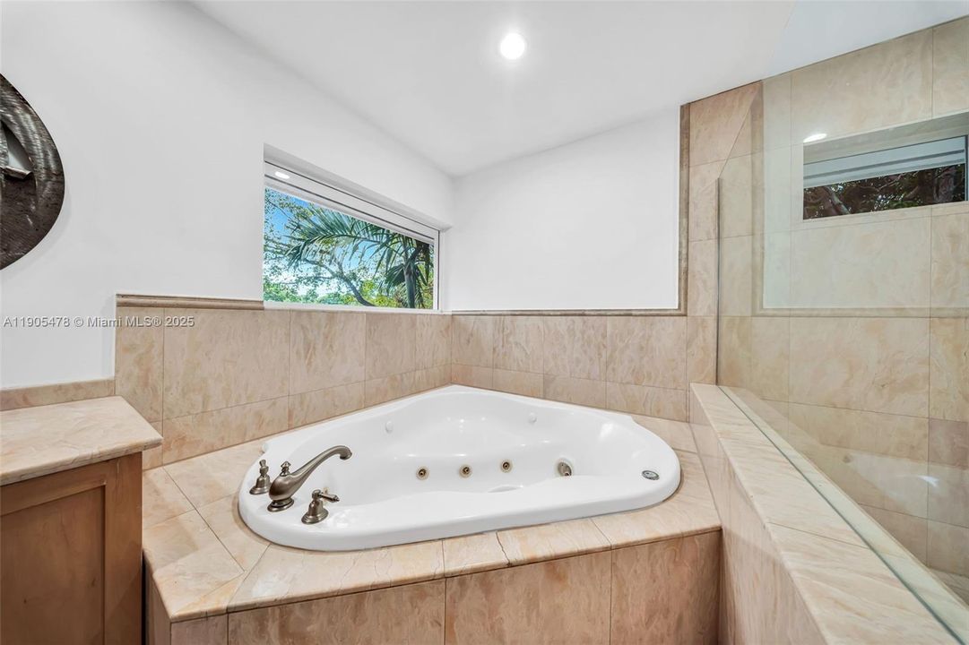 En Renta: $8,000 (4 camas, 2 baños, 2612 Pies cuadrados)