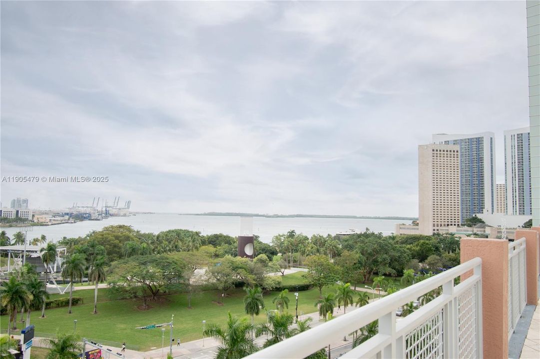 Под контрактом: $270,000 (0 спален, 1 ванн, 491 Квадратных фут)