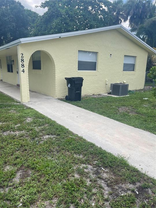 For Rent: $1,800 (2 beds, 1 baths, 990 Square Feet)