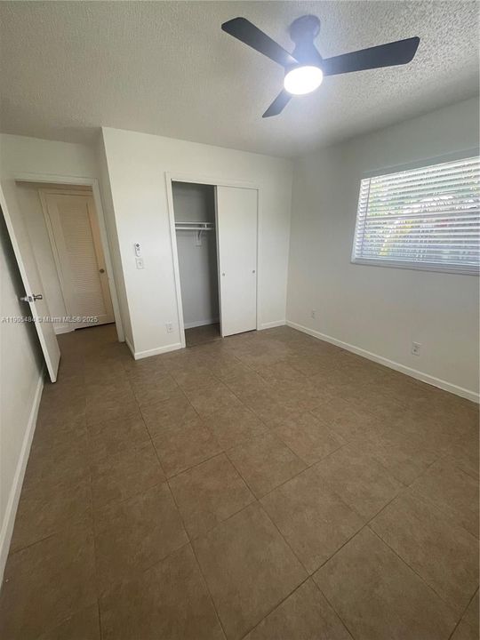 For Rent: $1,800 (2 beds, 1 baths, 990 Square Feet)