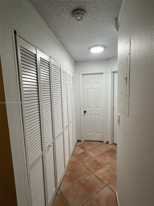 Под контрактом: $435,000 (3 спален, 2 ванн, 1183 Квадратных фут)