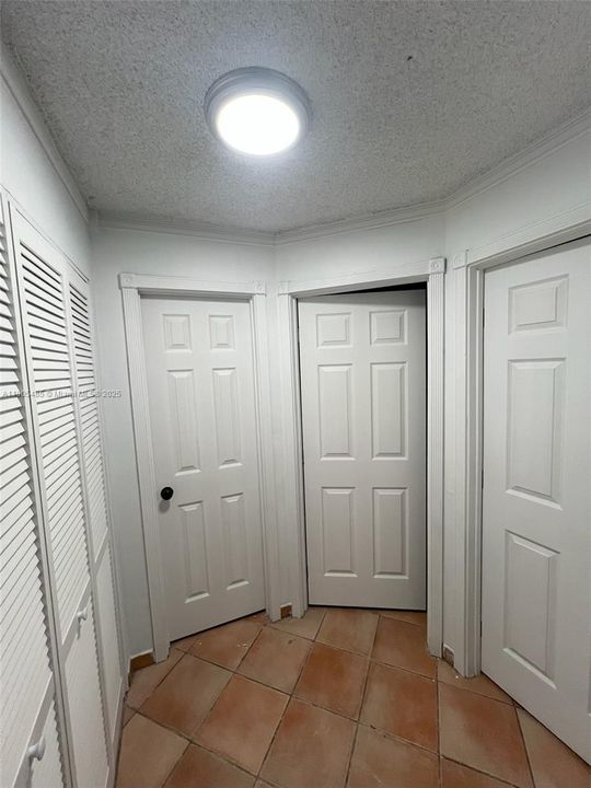 Под контрактом: $435,000 (3 спален, 2 ванн, 1183 Квадратных фут)