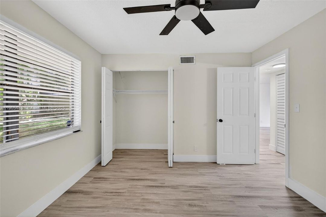 Active With Contract: $189,900 (2 beds, 2 baths, 995 Square Feet)