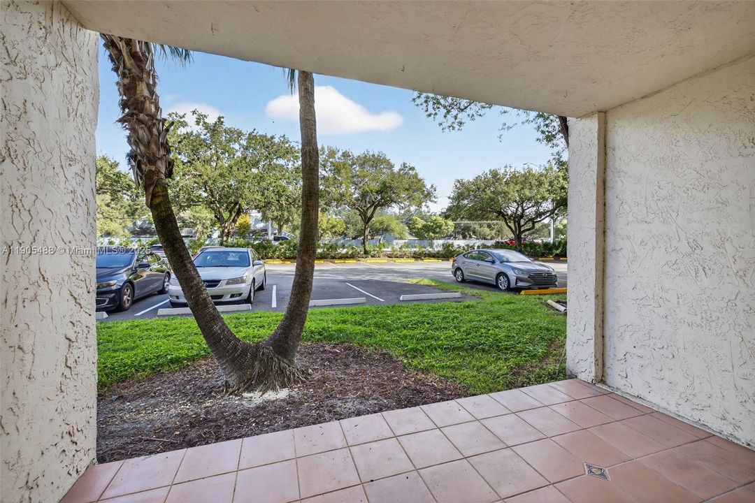 Active With Contract: $189,900 (2 beds, 2 baths, 995 Square Feet)