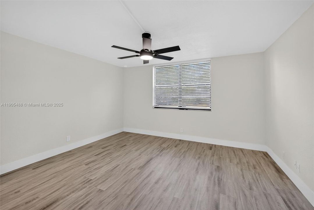 Active With Contract: $189,900 (2 beds, 2 baths, 995 Square Feet)