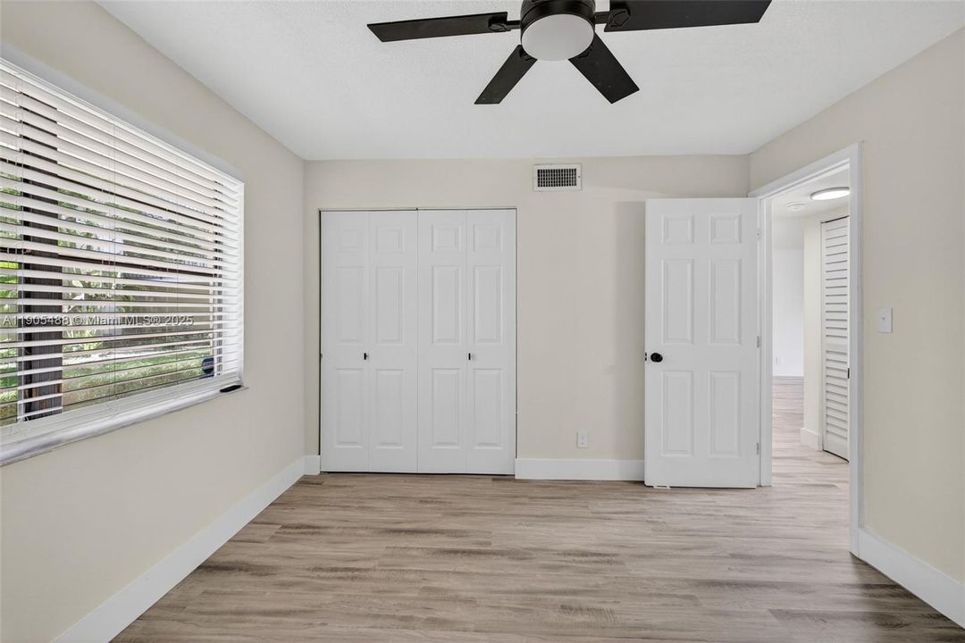 Active With Contract: $189,900 (2 beds, 2 baths, 995 Square Feet)