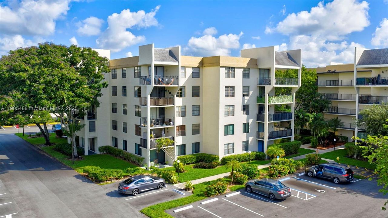 Active With Contract: $189,900 (2 beds, 2 baths, 995 Square Feet)