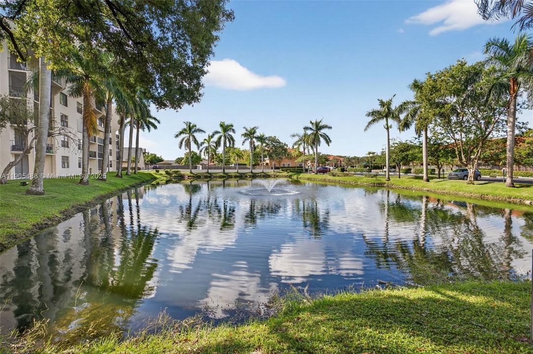 Active With Contract: $189,900 (2 beds, 2 baths, 995 Square Feet)