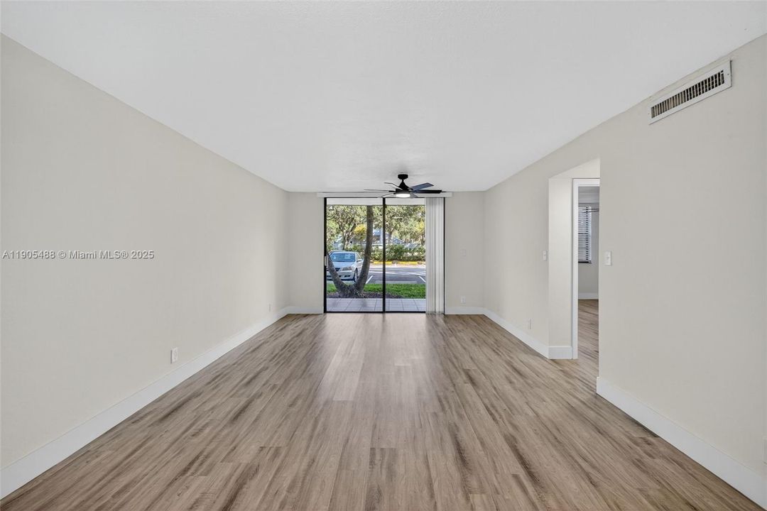 Active With Contract: $189,900 (2 beds, 2 baths, 995 Square Feet)