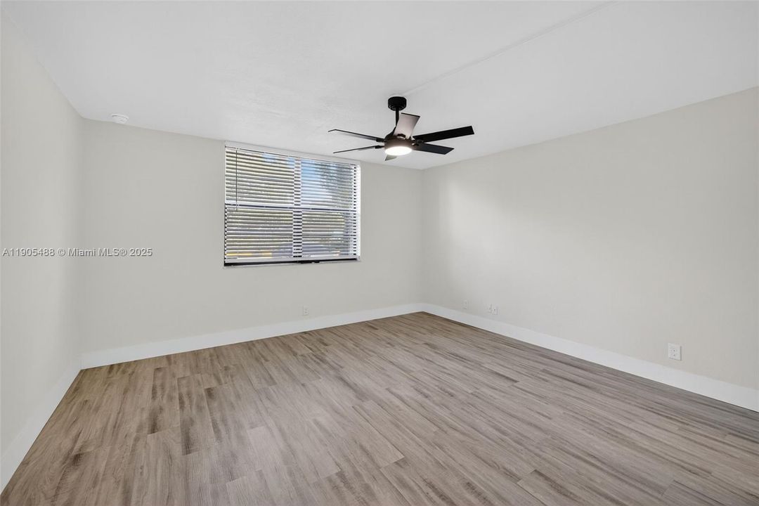 Active With Contract: $189,900 (2 beds, 2 baths, 995 Square Feet)