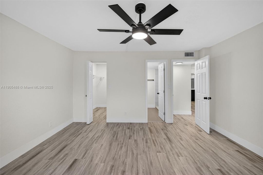 Active With Contract: $189,900 (2 beds, 2 baths, 995 Square Feet)