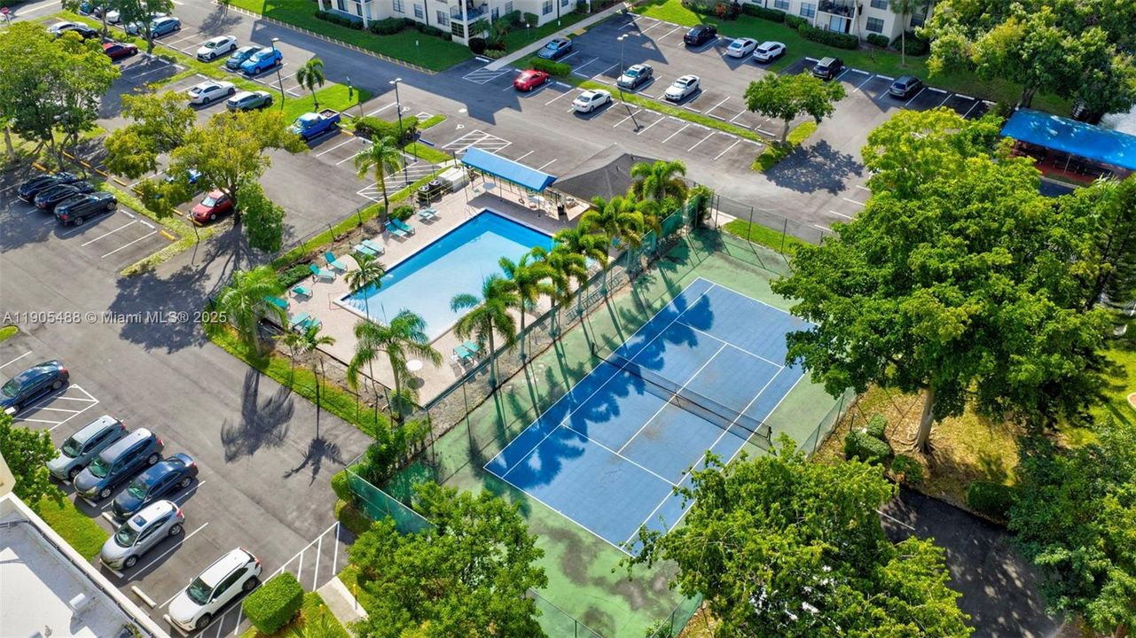 Active With Contract: $189,900 (2 beds, 2 baths, 995 Square Feet)