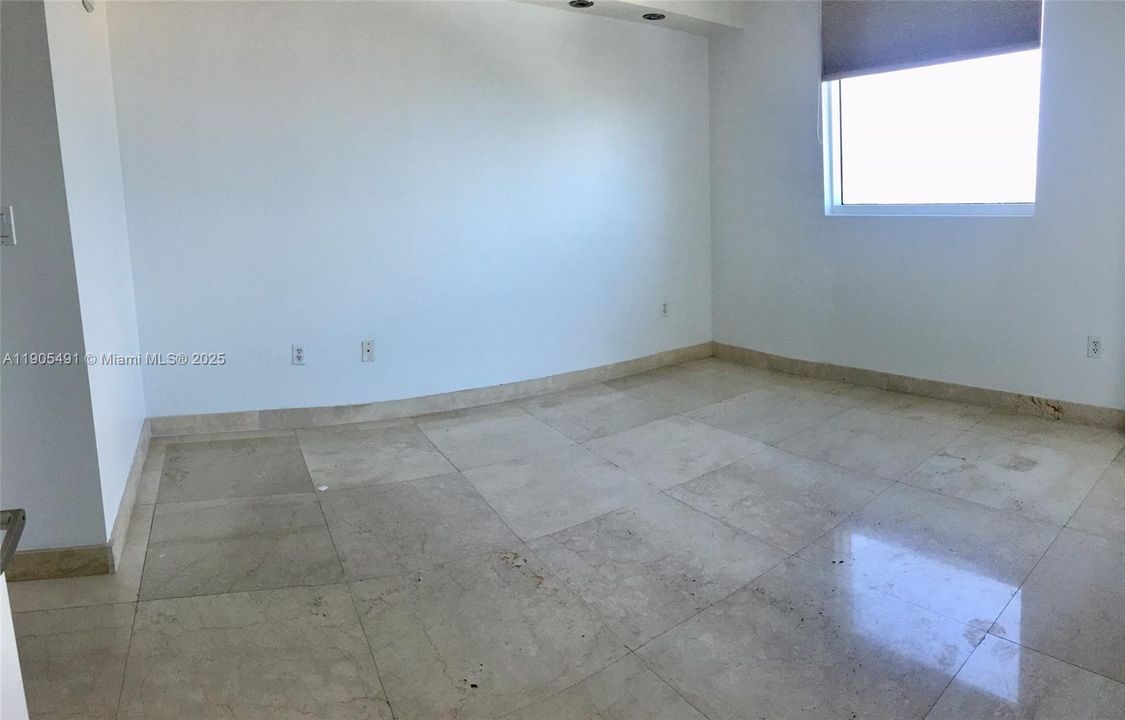 For Rent: $2,500 (1 beds, 1 baths, 714 Square Feet)