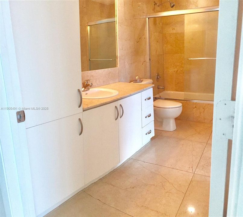 For Rent: $2,500 (1 beds, 1 baths, 714 Square Feet)