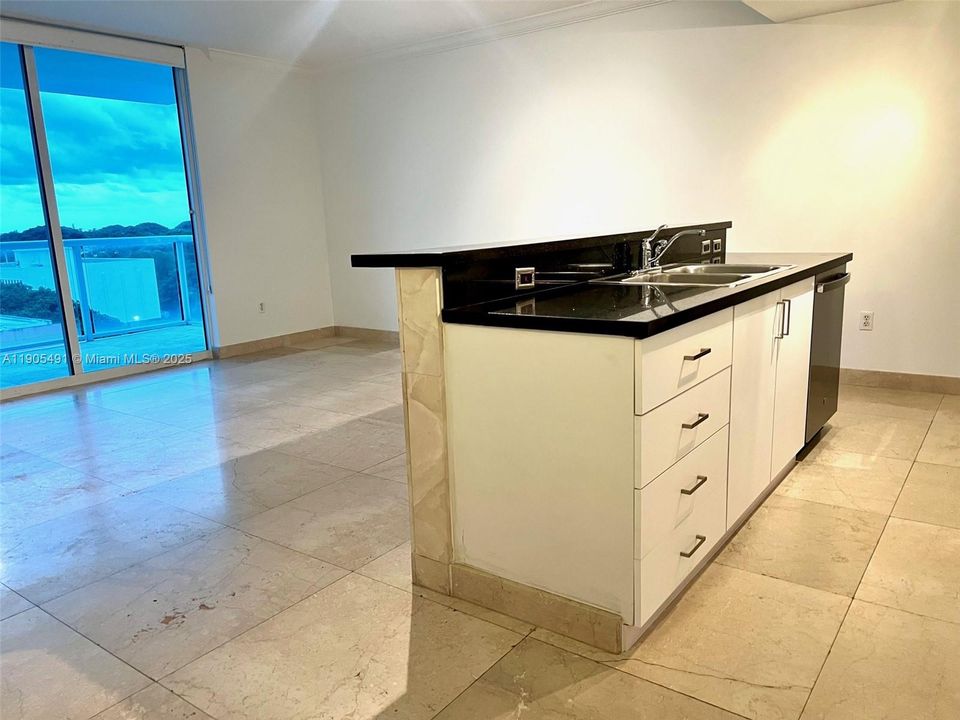 For Rent: $2,500 (1 beds, 1 baths, 714 Square Feet)