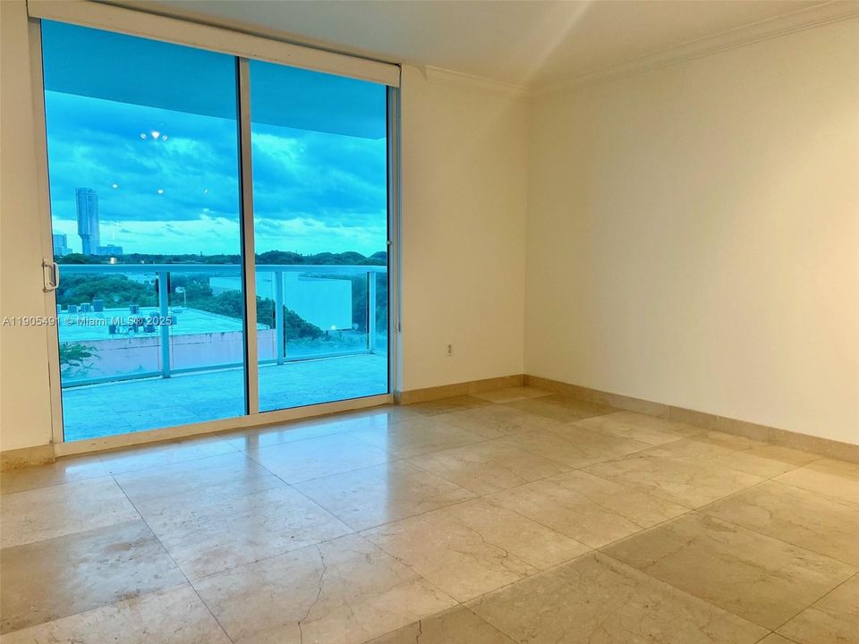 For Rent: $2,500 (1 beds, 1 baths, 714 Square Feet)