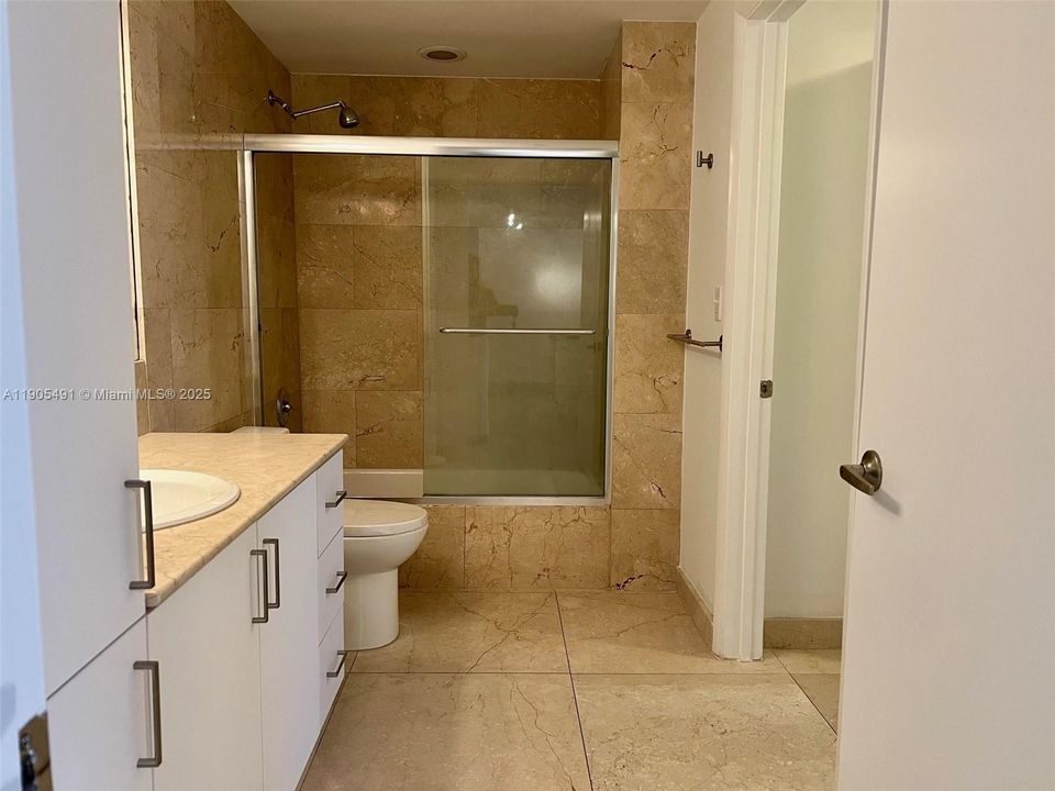 For Rent: $2,500 (1 beds, 1 baths, 714 Square Feet)
