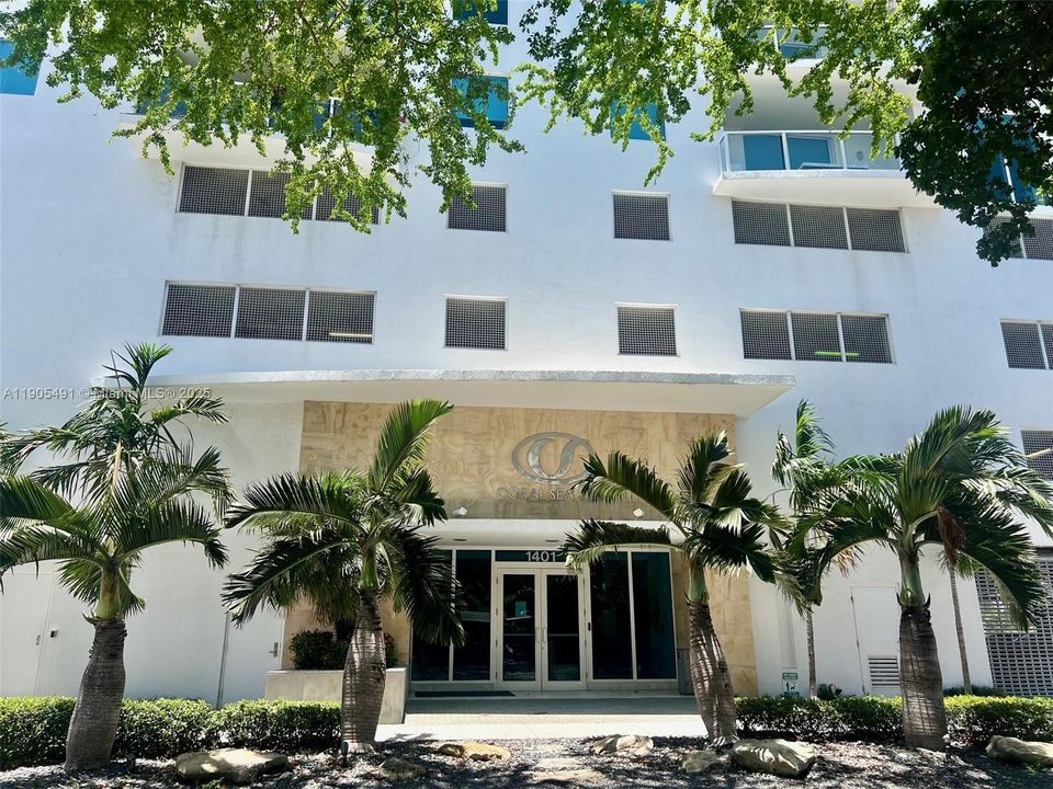 For Rent: $2,500 (1 beds, 1 baths, 714 Square Feet)