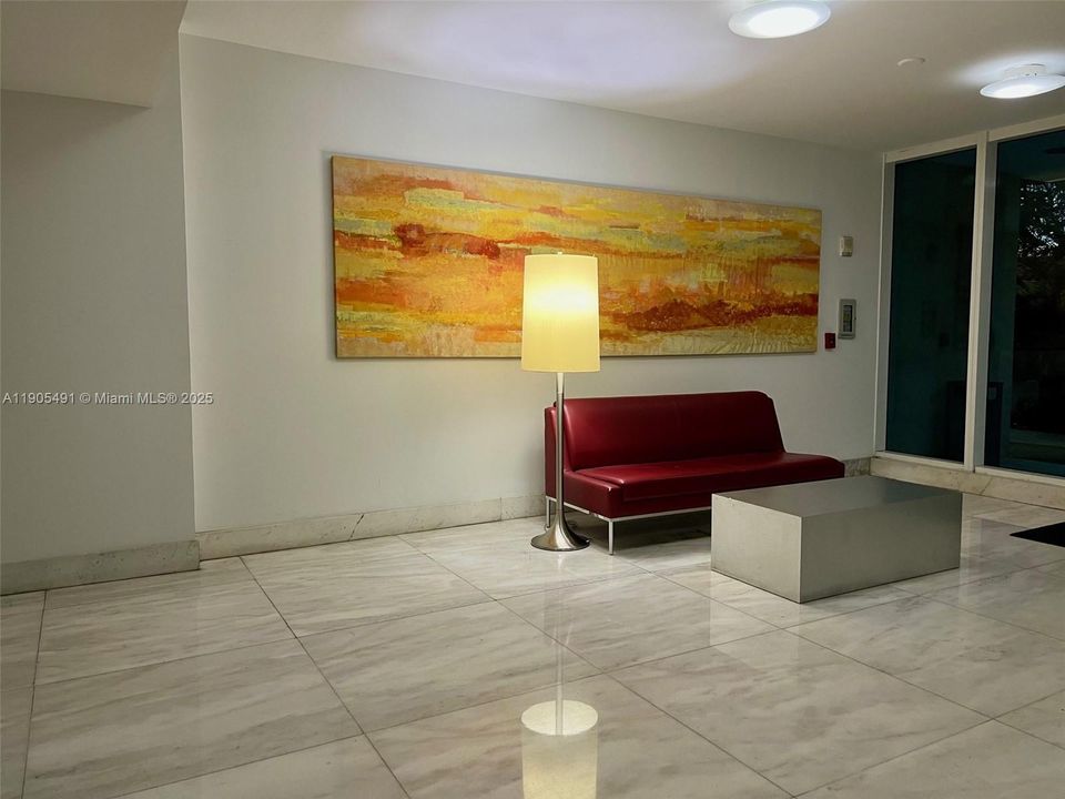 For Rent: $2,500 (1 beds, 1 baths, 714 Square Feet)