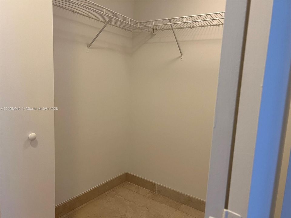 For Rent: $2,500 (1 beds, 1 baths, 714 Square Feet)