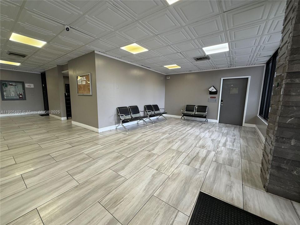 Active With Contract: $1,800 (2 beds, 2 baths, 1087 Square Feet)