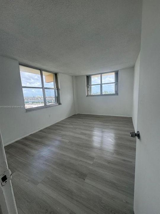 Active With Contract: $1,800 (2 beds, 2 baths, 1087 Square Feet)