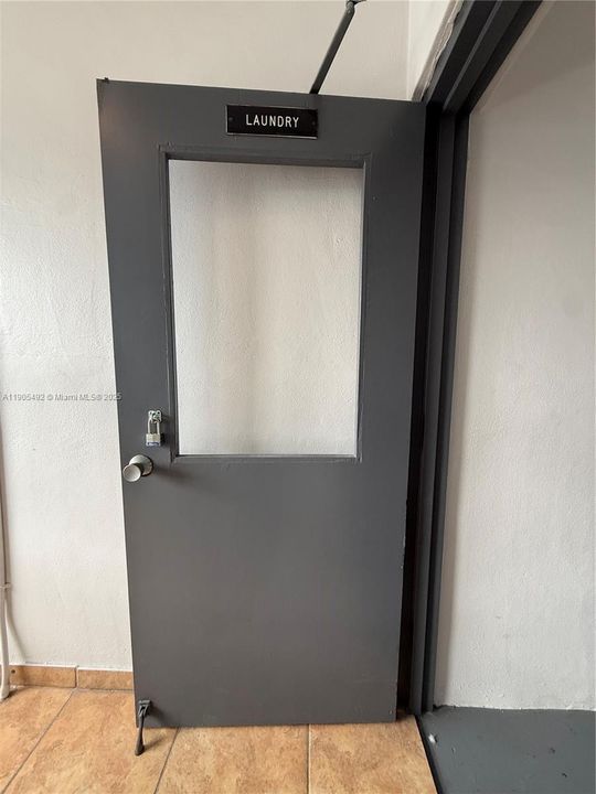 Active With Contract: $1,800 (2 beds, 2 baths, 1087 Square Feet)