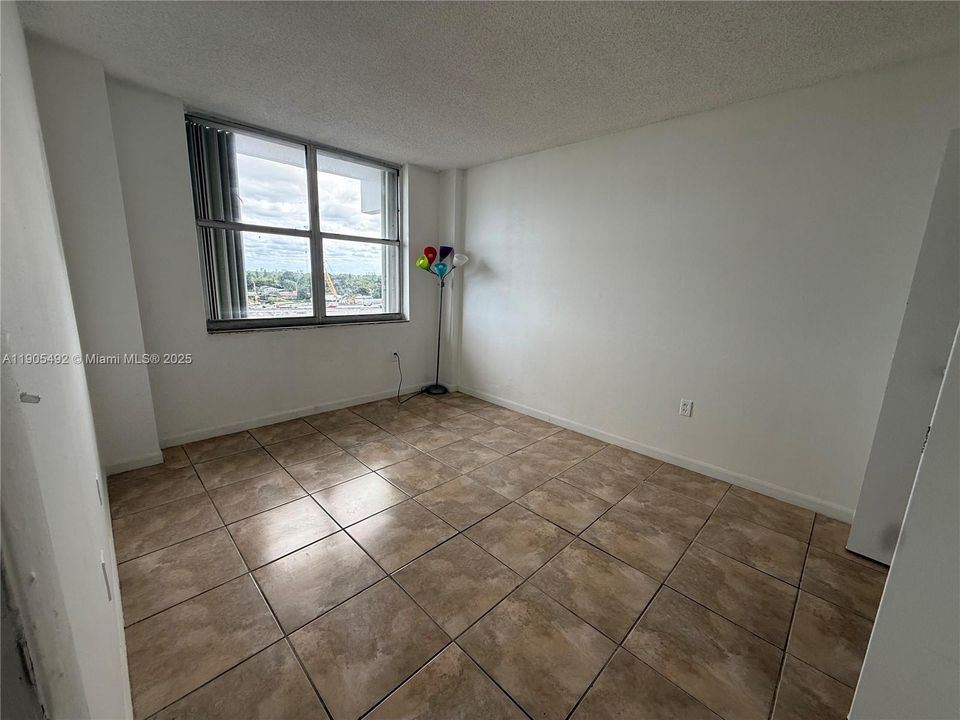 Active With Contract: $1,800 (2 beds, 2 baths, 1087 Square Feet)