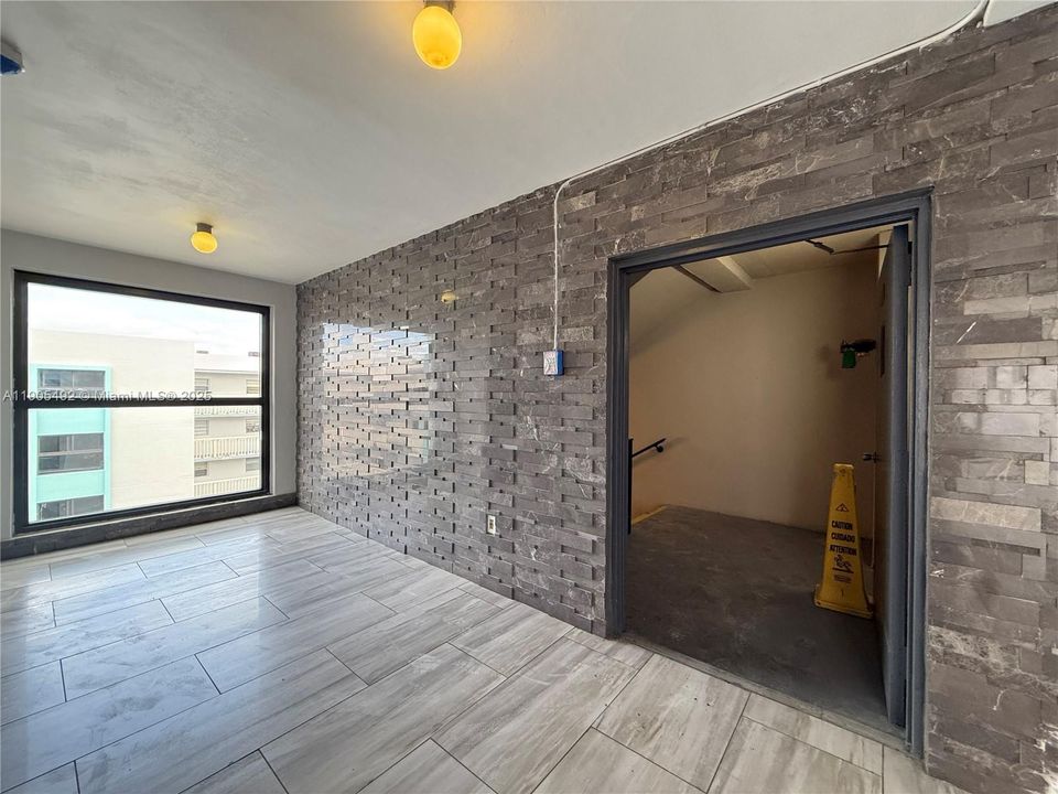 Active With Contract: $1,800 (2 beds, 2 baths, 1087 Square Feet)