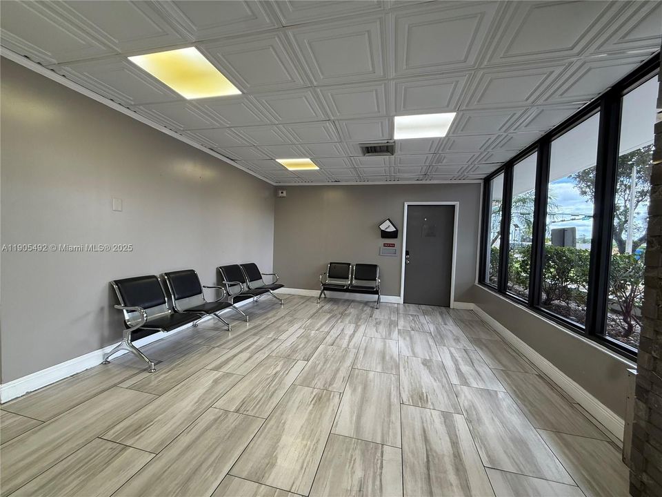 Active With Contract: $1,800 (2 beds, 2 baths, 1087 Square Feet)