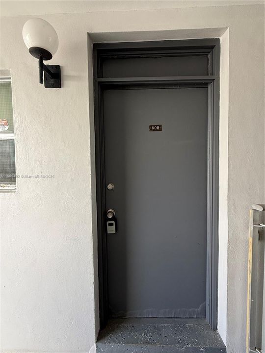 Active With Contract: $1,800 (2 beds, 2 baths, 1087 Square Feet)