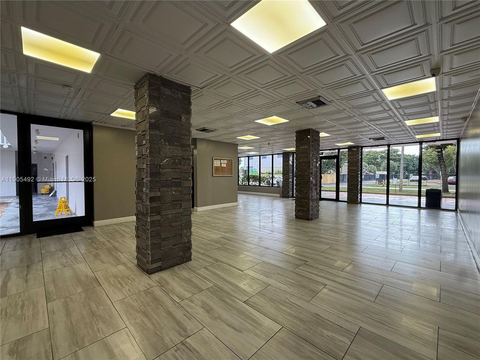 Active With Contract: $1,800 (2 beds, 2 baths, 1087 Square Feet)