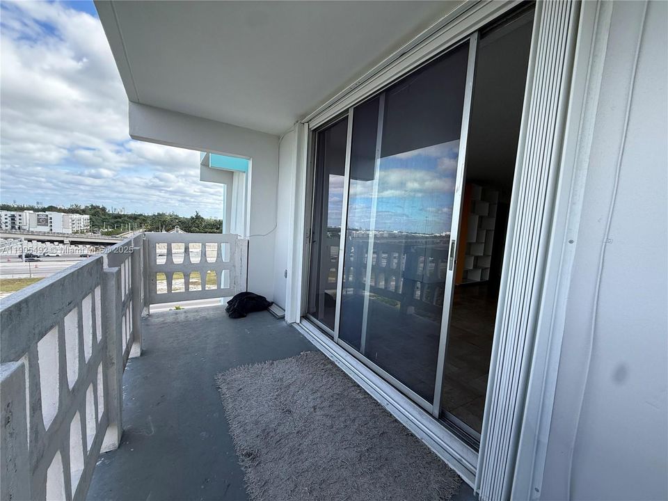 Active With Contract: $1,800 (2 beds, 2 baths, 1087 Square Feet)