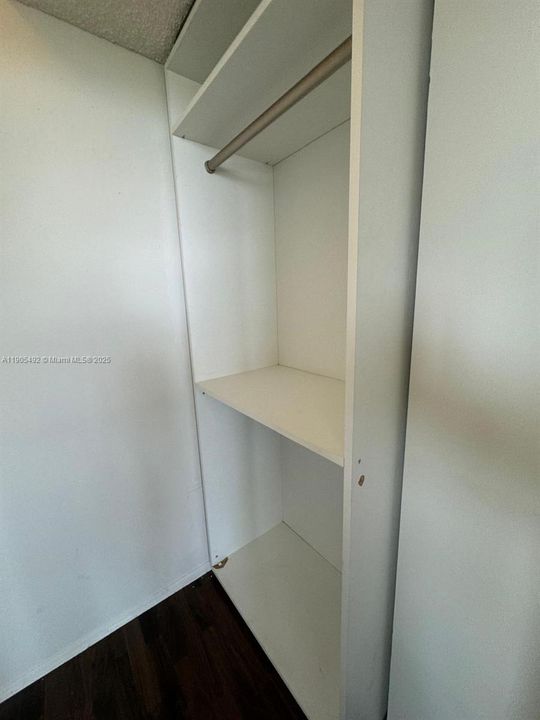 Active With Contract: $1,800 (2 beds, 2 baths, 1087 Square Feet)