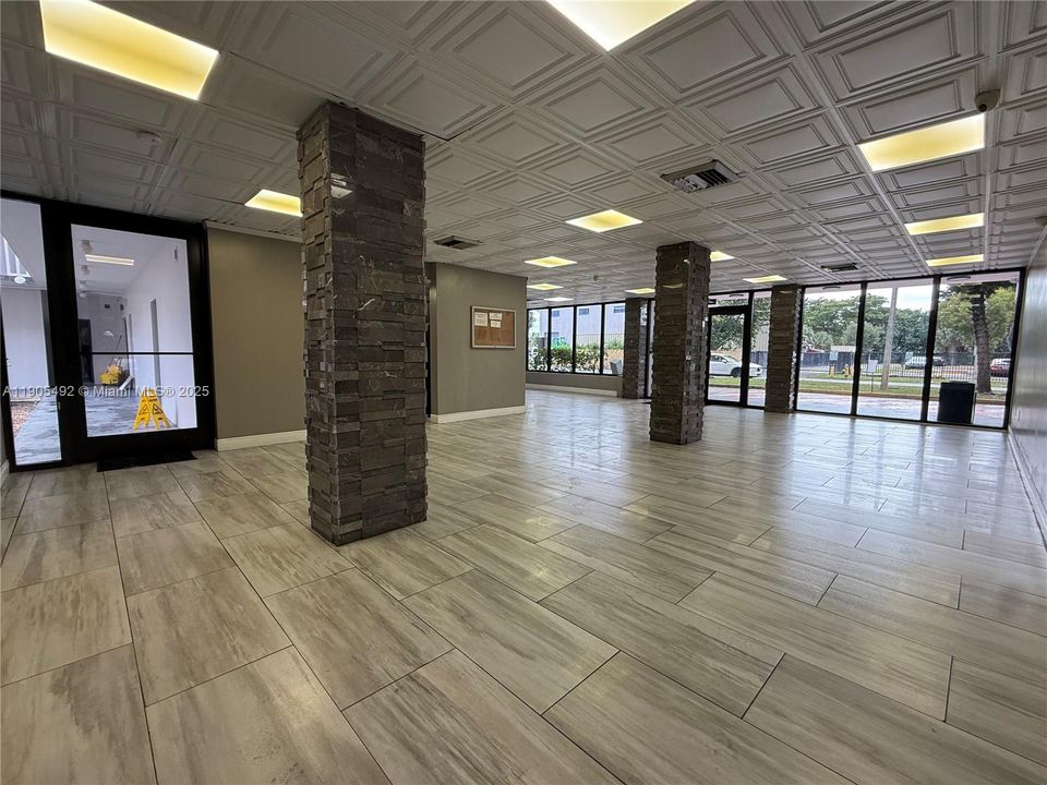 Active With Contract: $1,800 (2 beds, 2 baths, 1087 Square Feet)