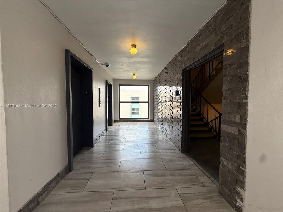 Active With Contract: $1,800 (2 beds, 2 baths, 1087 Square Feet)