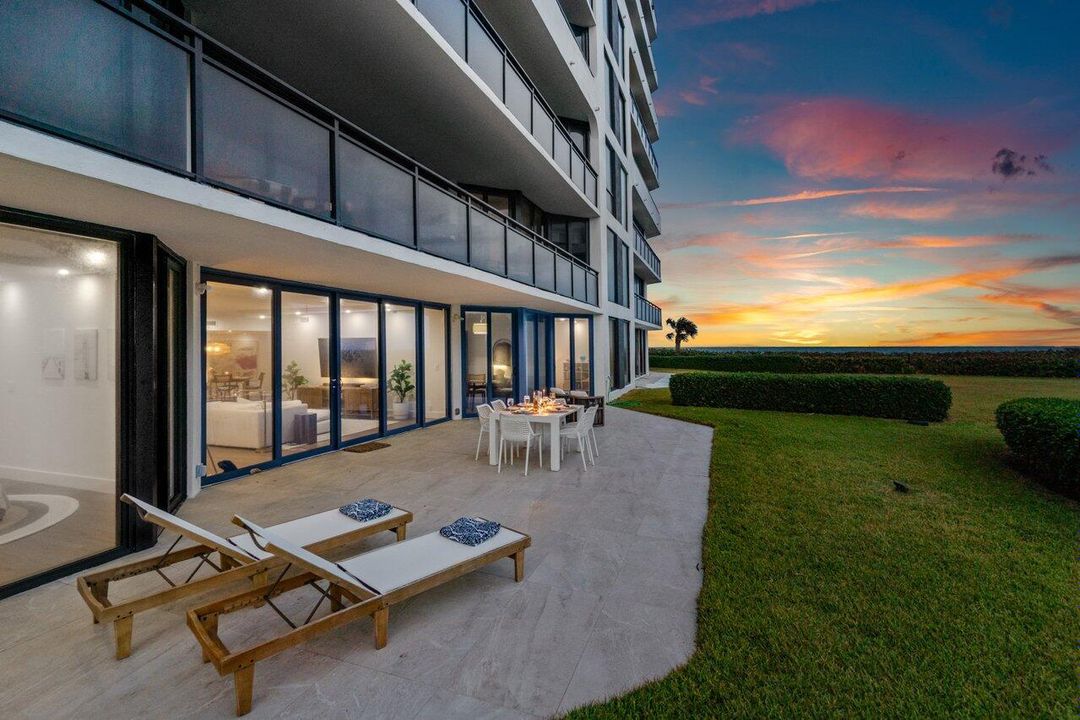 Alfresco Dining ay Sunset