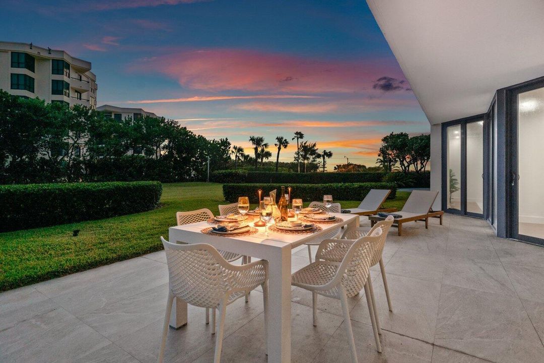 Alfresco Dining ay Sunset