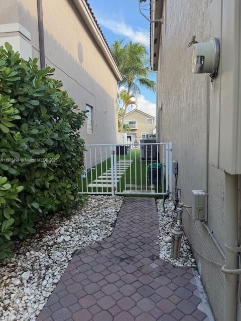 For Sale: $850,000 (5 beds, 2 baths, 2364 Square Feet)