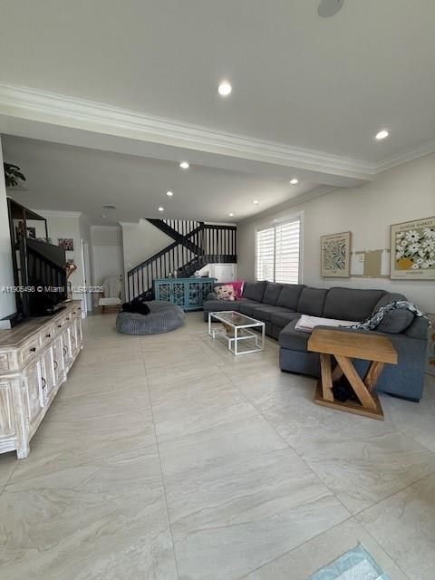 For Sale: $850,000 (5 beds, 2 baths, 2364 Square Feet)