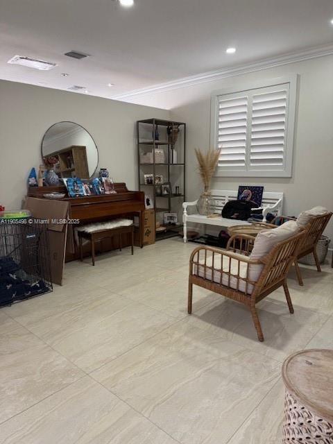 For Sale: $850,000 (5 beds, 2 baths, 2364 Square Feet)