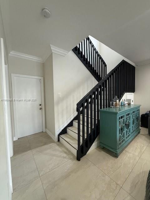 For Sale: $850,000 (5 beds, 2 baths, 2364 Square Feet)