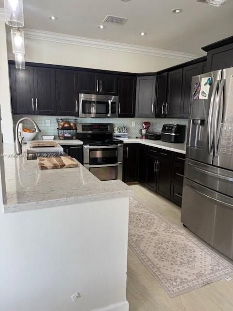 For Sale: $850,000 (5 beds, 2 baths, 2364 Square Feet)