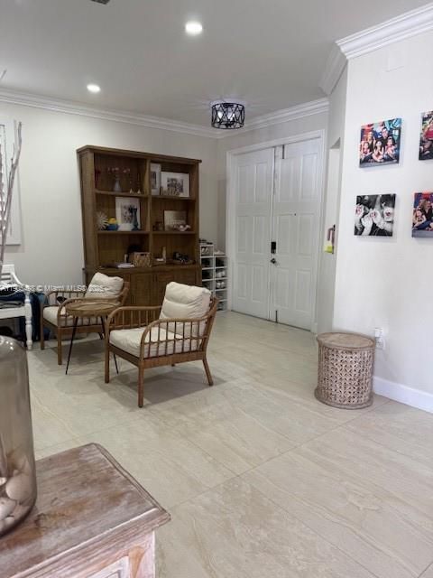 For Sale: $850,000 (5 beds, 2 baths, 2364 Square Feet)