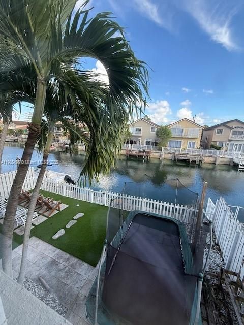 For Sale: $850,000 (5 beds, 2 baths, 2364 Square Feet)