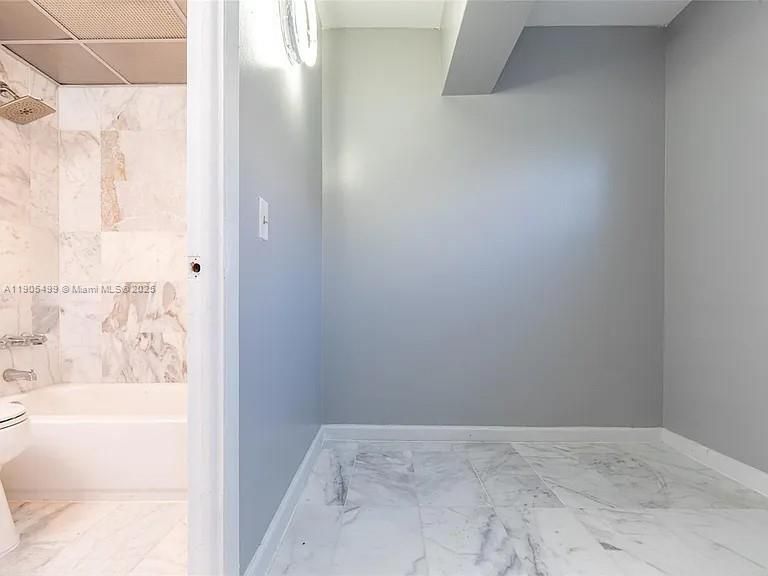 出租: $2,300 (1 贝兹, 1 浴室, 694 平方英尺)