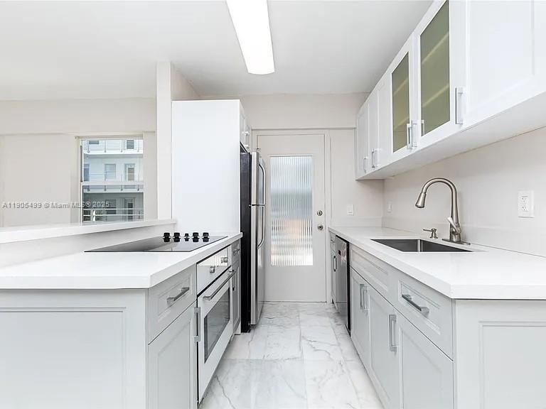 出租: $2,300 (1 贝兹, 1 浴室, 694 平方英尺)