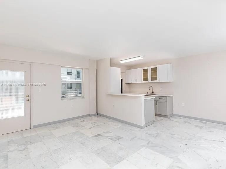 出租: $2,300 (1 贝兹, 1 浴室, 694 平方英尺)