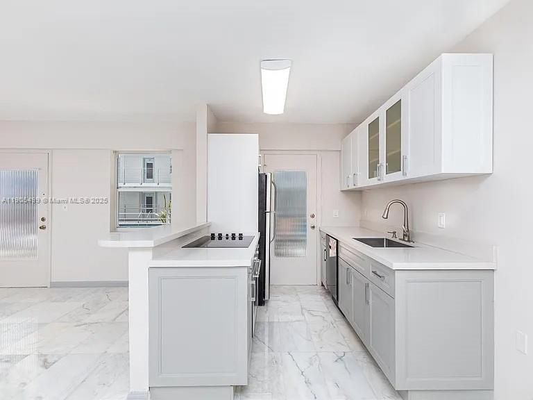 出租: $2,300 (1 贝兹, 1 浴室, 694 平方英尺)